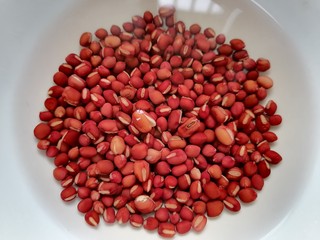 2、红豆粽子,红豆提前浸泡好 