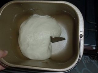 4、蘑菇培根披萨,发酵好的面团