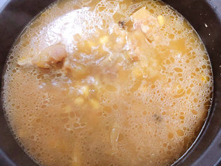 10、黄豆猪蹄汤,小伙儿慢炖1小时。