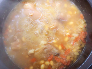 13、黄豆猪蹄汤,关火,出锅了!