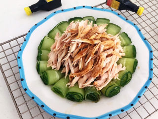 17、手撕鸡胸肉,手撕鸡胸肉清香适宜，不油不腻，口感超棒????????