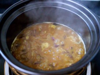 10、香爆咖喱花蛤,大火煮沸后、转小火慢慢炖5分钟后