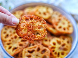 11、冬至美食 酥到掉渣的炸藕片,比薯片好吃百倍。
