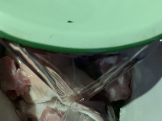 10、海带炖排骨,加清水；