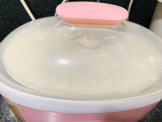 13、海带炖排骨,盖住炖盅；