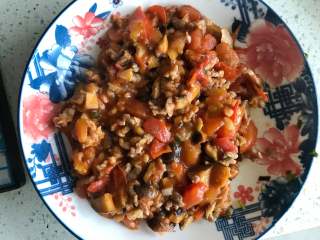 6、好吃的意大利蘑菇肉酱面,西红柿蘑菇肉酱就做好了。