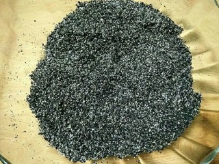 8、桂花黑芝麻汤圆（纯手工无油低糖版）,将绵白糖和黑芝麻粉搅拌均匀。