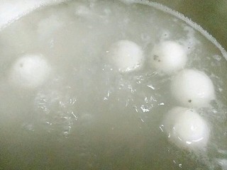 29、桂花黑芝麻汤圆（纯手工无油低糖版）,煮至汤圆全部漂起就熟了。