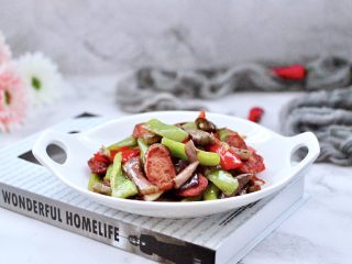 18、干煸烤肠茄条双椒,成品一