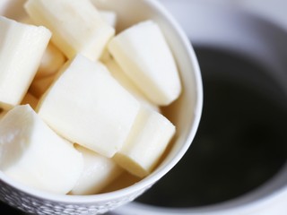 9、养生滋补的虫草山药排骨汤,加山药。