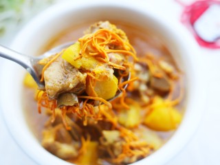 18、养生滋补的虫草山药排骨汤,汤鲜味美。