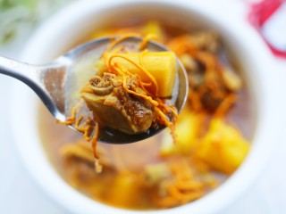 19、养生滋补的虫草山药排骨汤,来一口~