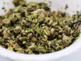 11、磷虾香椿翠玉饺子????【宝宝辅食】,搅拌均匀后备用