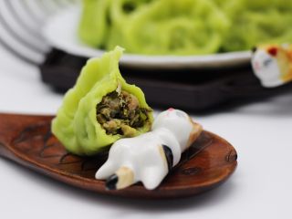 21、磷虾香椿翠玉饺子????【宝宝辅食】,出锅喽、咬一口、用语言形容不出来它的味道、只能说我又吃撑了、人间美味哟……