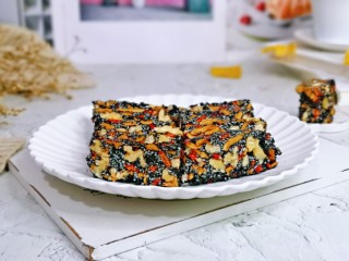 13、芝麻核桃糖,一杯花茶，几块养生糕，惬意的午后。