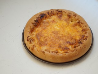 16、虾仁&脆皮肠披萨,趁热食用味道最佳。