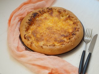 17、虾仁&脆皮肠披萨,成品图