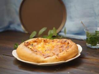 18、虾仁&脆皮肠披萨,成品图