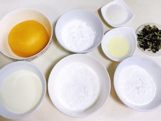 1、青花瓷冰皮月饼,准备好需要的食材。