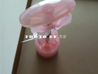 9、凤梨咸蛋黄月饼,用模具压制成型；