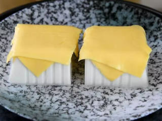 3、超美味的芝士豆腐做法 五分钟就搞定,沸水蒸1分钟