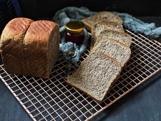 16、黑芝麻吐司(一次发酵),成品图