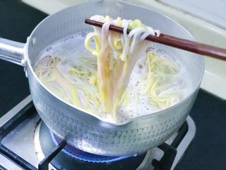 9、缤纷面条披萨,煮至软烂