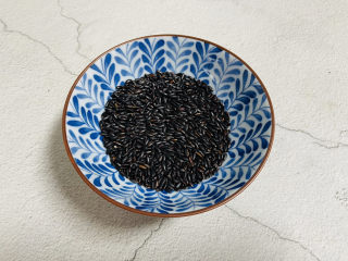 1、黑米红豆粥,黑米