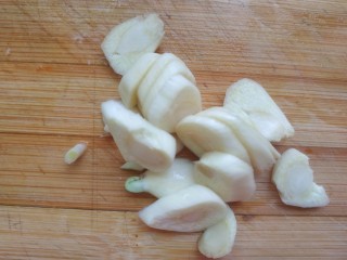 8、番茄炒西葫芦,蒜切片