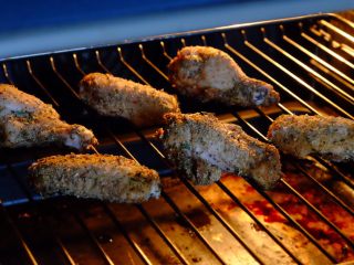 8、怎样把鸡翅吃干抹净(煎烤蒸三法）,150度烤制20分钟后 提温220度 烤15分钟