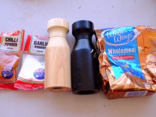 26、怎样把鸡翅吃干抹净(煎烤蒸三法）,【甜辣蒸鸡翅】材料如上