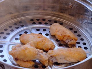 31、怎样把鸡翅吃干抹净(煎烤蒸三法）,大约蒸了15分钟 开盖