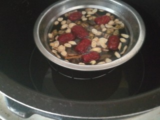 6、滋阴益气，黄芪石斛红枣粥,入高压锅，隔水炖半小时