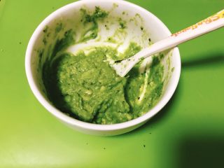 6、牛油果意大利面(简单版),搅拌,压成泥状