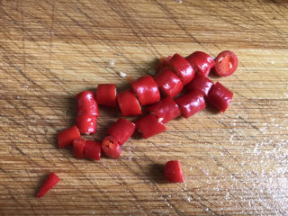 15、蒜蓉生菜,小米辣切碎