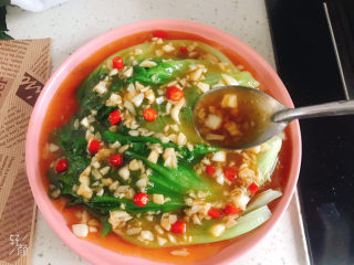 20、蒜蓉生菜,淋入生菜上面即可食用