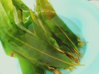 2、经典蜜枣粽子,准备好提前泡过的粽叶