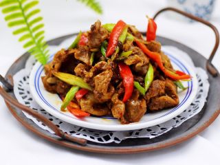 17、健脾消食的蒜苗爆鸡胗,健脾开胃又消食的蒜苗爆鸡胗出锅咯。