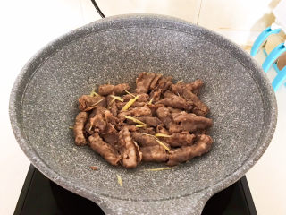 12、香辣肥牛,煸炒2分钟