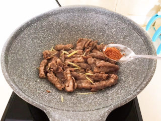 13、香辣肥牛,加入中辣辣椒粉