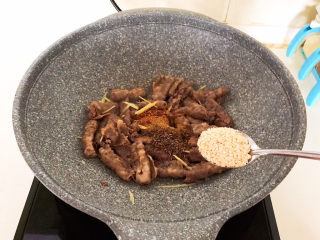 17、香辣肥牛,加入熟白芝麻