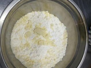 3、无人不爱的法式磅蛋糕,混合所有粉类，低粉过筛。