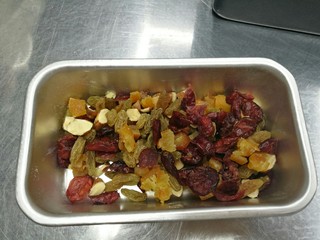 5、无人不爱的法式磅蛋糕,各种坚果和果干切碎