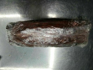 11、无人不爱的法式磅蛋糕,保鲜膜包好，冰箱冷藏两天，回油再拿出来味道更美味。