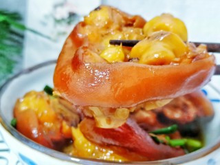 16、酱香猪蹄,炖好的猪蹄解馋美味还美容养颜！