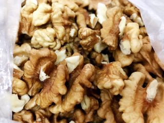 3、琥珀核桃仁,核桃取出桃仁