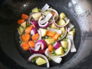 16、日式咖喱鸡排饭,然后加入适量的温水。