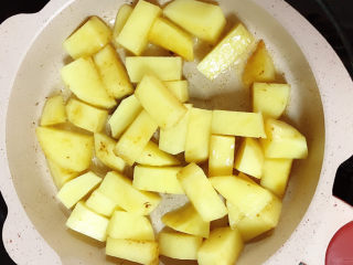 7、鹌鹑蛋焖土豆,炒