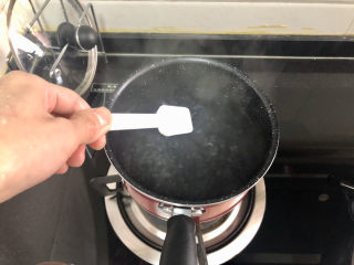 11、牡蛎豆腐汤,坐锅烧水，水开加少许食盐