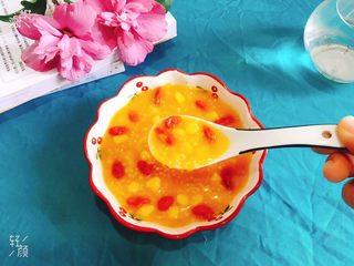 17、玉米南瓜粥,盛入碗中，可以开吃了